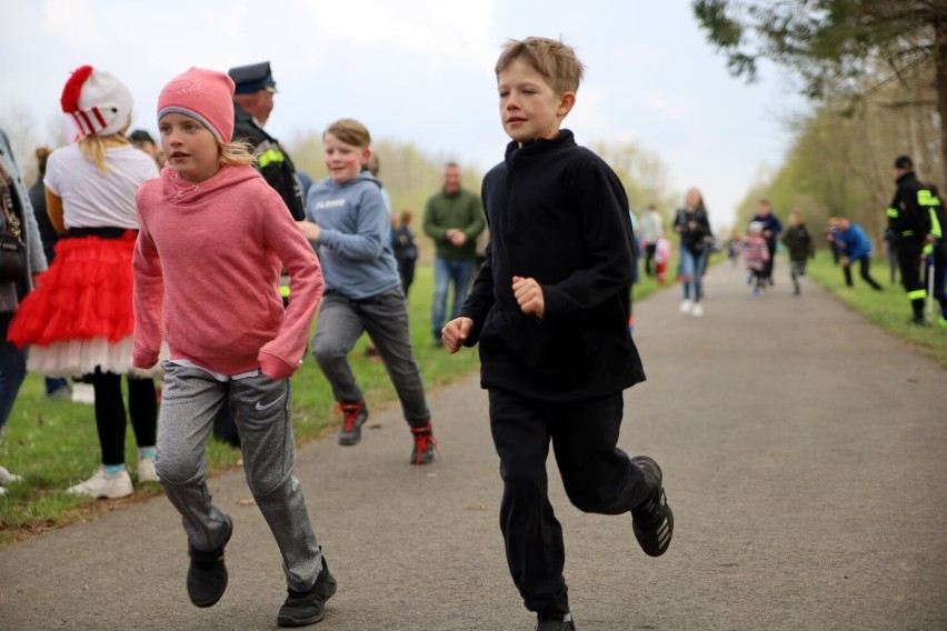 Piknik patriotyczno-sportowy w Postominie. Były biegi i marsz nordic walking [zdjęcia]