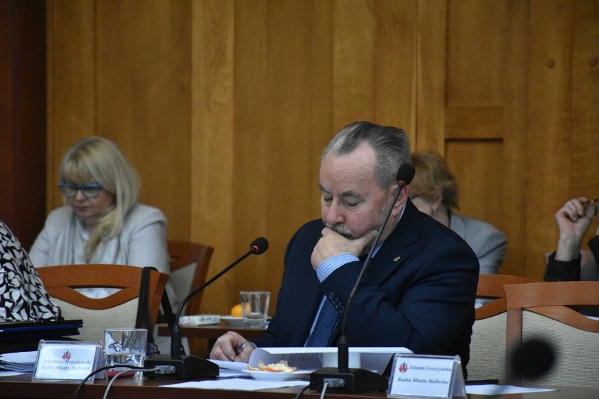 Budżet Malborka na 2024 rok przyjęty. Radni zaakceptowali propozycje burmistrza po długiej dyskusji. Nie obyło się bez krytyki