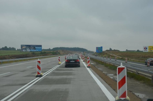 Budowa A1 Piotrków-Tuszyn: Od poniedziałku dwa pasy, ale przez weekend droga zamknięta. Na trasie Piotrków-Łódź będą objazdy