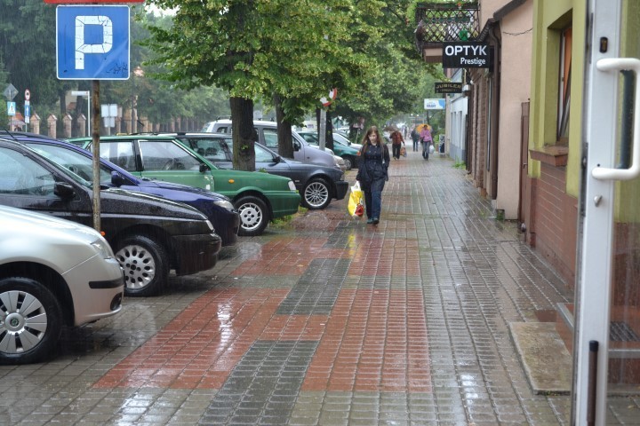 Pruszcz Gd. Deszczowy wtorek na ulicach miasta