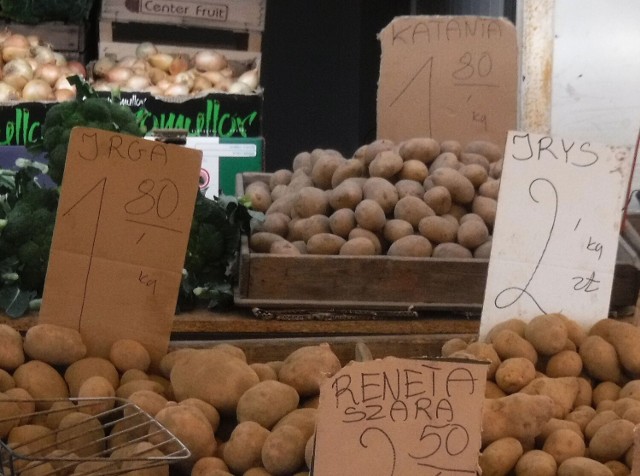 Ziemniaki od 1,80 do 2 złotych za kilogram.

Zobacz ceny warzyw i owoców na kolejnych slajdach.