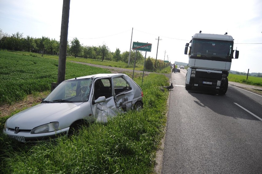 Śrem: wypadek - poranne zderzenie samochodów pod Manieczkami. Jedna osoba w szpitalu