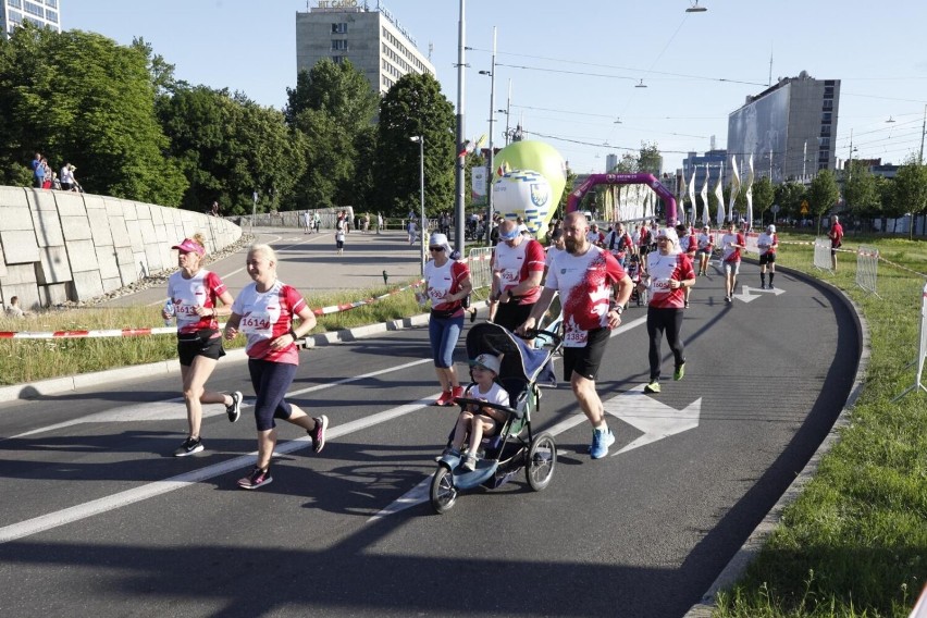 Zobacz kolejne zdjęcia. Przesuwaj zdjęcia w prawo - naciśnij...