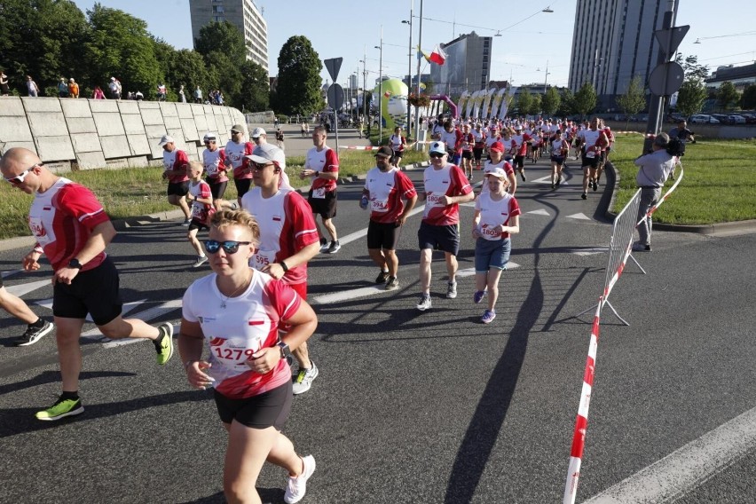 Zobacz kolejne zdjęcia. Przesuwaj zdjęcia w prawo - naciśnij...