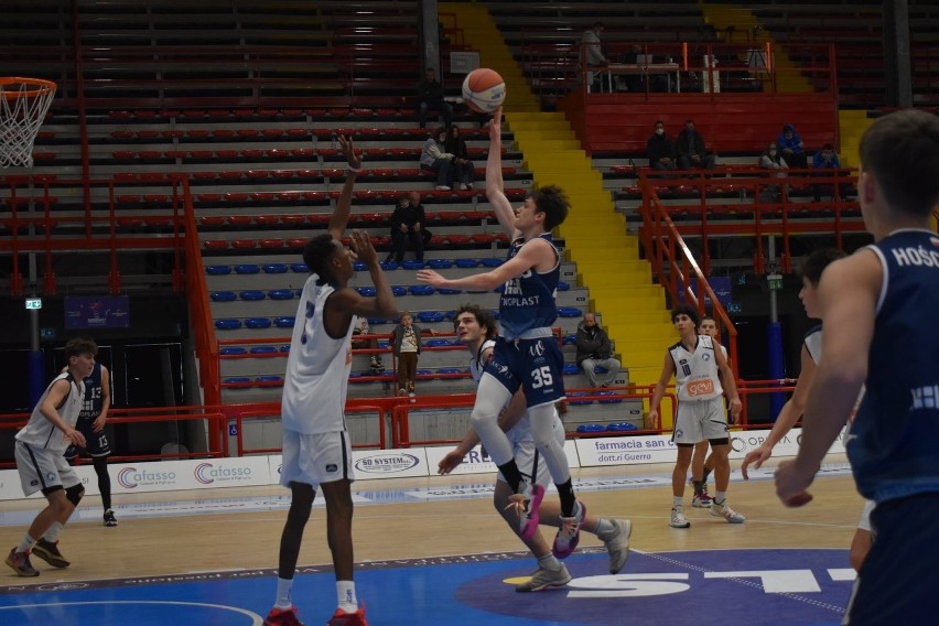 Młodzi koszykarze z Krakowa zagrali w Neapolu