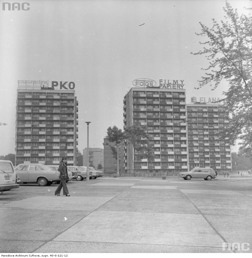 Toruń 1975-06-02

Bloki mieszkalne z neonami na dachu u...