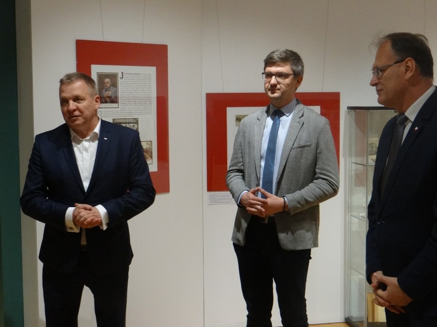 Radomsko: otwarcie wystawy w Muzeum Regionalnym  "Józef Piłsudski. Życie - Śmierć - Kult" [ZDJĘCIA]