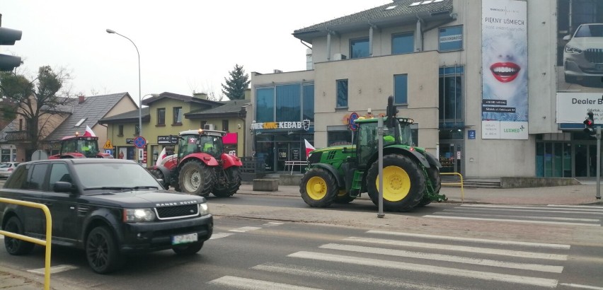 Protestujący rolnicy przejechali przez centrum Pruszcza...