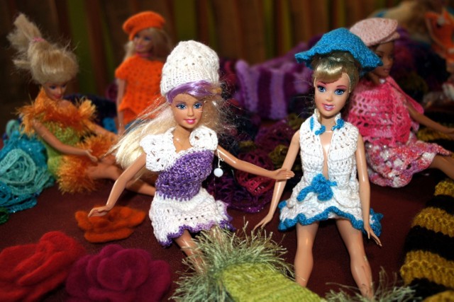 Lalki Barbie ubierają się w Połomi