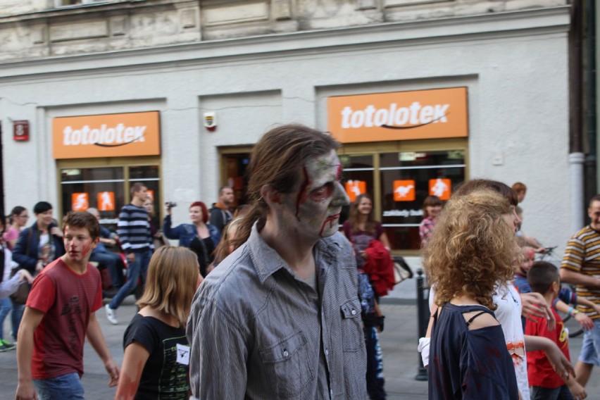 Zombie Walk na Piotrkowskiej w Łodzi