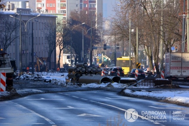 Tak ostatnio wyglądały prace przy budowie nowego torowiska tramwajowego w całej Dąbrowie Górniczej

Zobacz kolejne zdjęcia/plansze. Przesuwaj zdjęcia w prawo naciśnij strzałkę lub przycisk NASTĘPNE