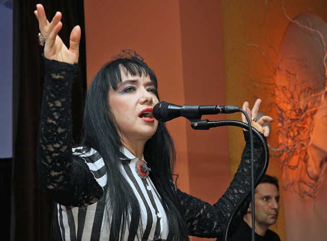 Charyzmatyczna liderka zespołu, podczas koncertu w klubie "Akcent", który odbył się niespełna rok temu
fot. Piotr Bilski