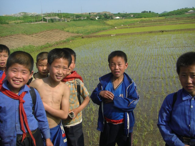 P&oacute;łnocnokoreańskie dzieci (http://www.flickr.com/photos/fljckr/2605023218/in/photostream/)