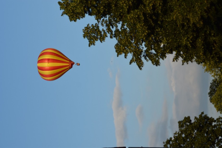 Festiwalu balonowego w Szczecinku nie ma, ale balon jakiś przyleciał [zdjęcia]