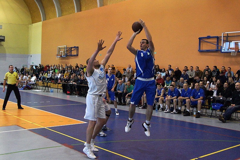 Koszykarze MKS Kalisz wygrywają w pierszym meczu turnieju półfinałowego o II ligę. ZDJĘCIA