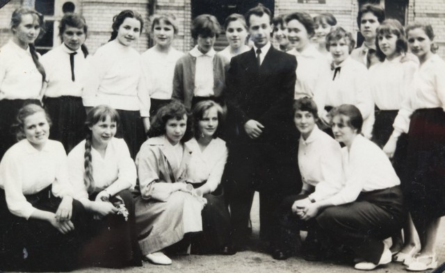Zobacz zdjęcia z lat 50. ubiegłego wieku! Tak wyglądali uczniowie i nauczyciele Liceum Pedagogicznego w Lubsku.