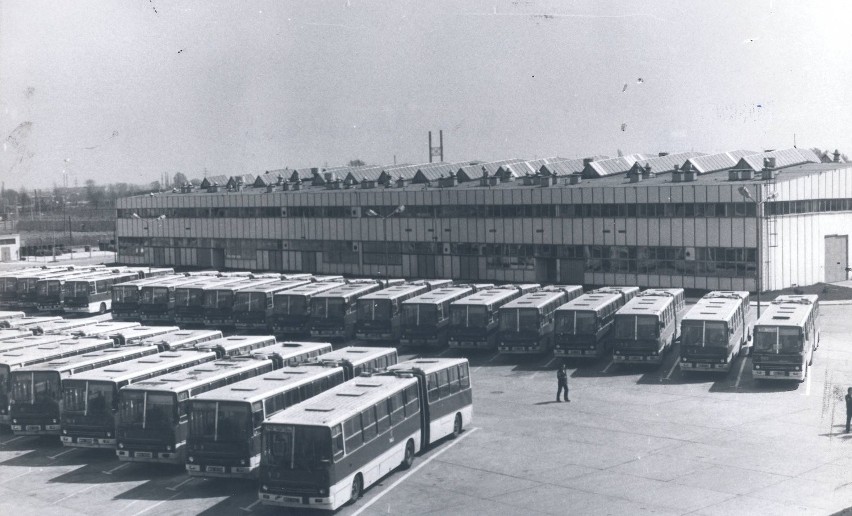 Wrocław, kwiecień 1985 roku. Zajezdnia autobusowa MPK przy...