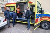 Szpital w Kluczborku otrzymał nowy ambulans z wyposażeniem. Będzie służyć do ratownictwa medycznego