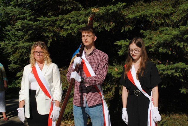 Uroczystość odbyła się w piątek, 24 czerwca, na dziedzińcu szkoły.