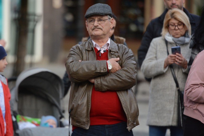 W Grudziądzu protestowali "przeciwko zamykaniu oddziałów dziecięcych" [wideo, zdjęcia]