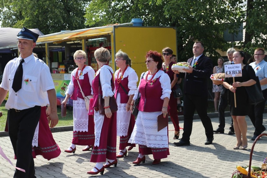 Dożynki w gminie Kotla. Rolnicy dziękowali za plony w rytmie disco polo [ZDJĘCIA, FILM]