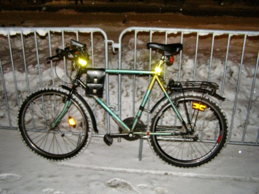 Przepisowo wyposażony rower+dodatkowe odblaski