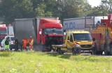 Poważny wypadek na 143 kilometrze autostrady A4 pod Wrocławiem. Zderzyły się dwie ciężarówki z busem
