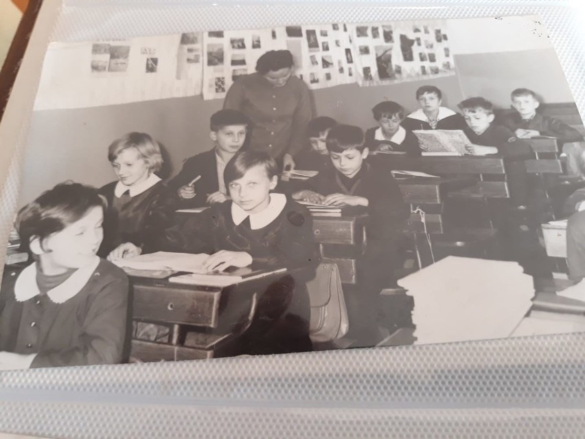 Nowosolskie szkoły, lata 1945 - 2000. Przesuwaj zdjęcia w...