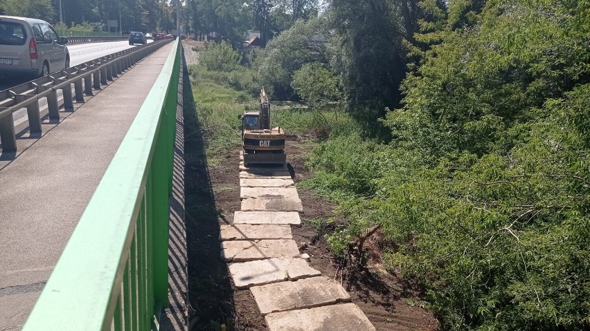 Rusza budowa tymczasowego mostu na Odrze