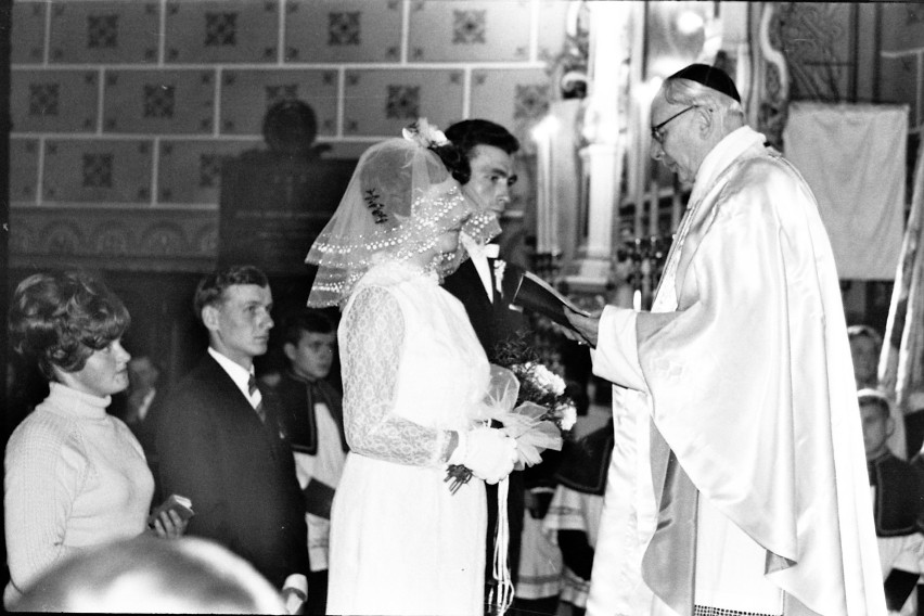 Ślub w sieradzkiej farze i wesele - 50 lat temu