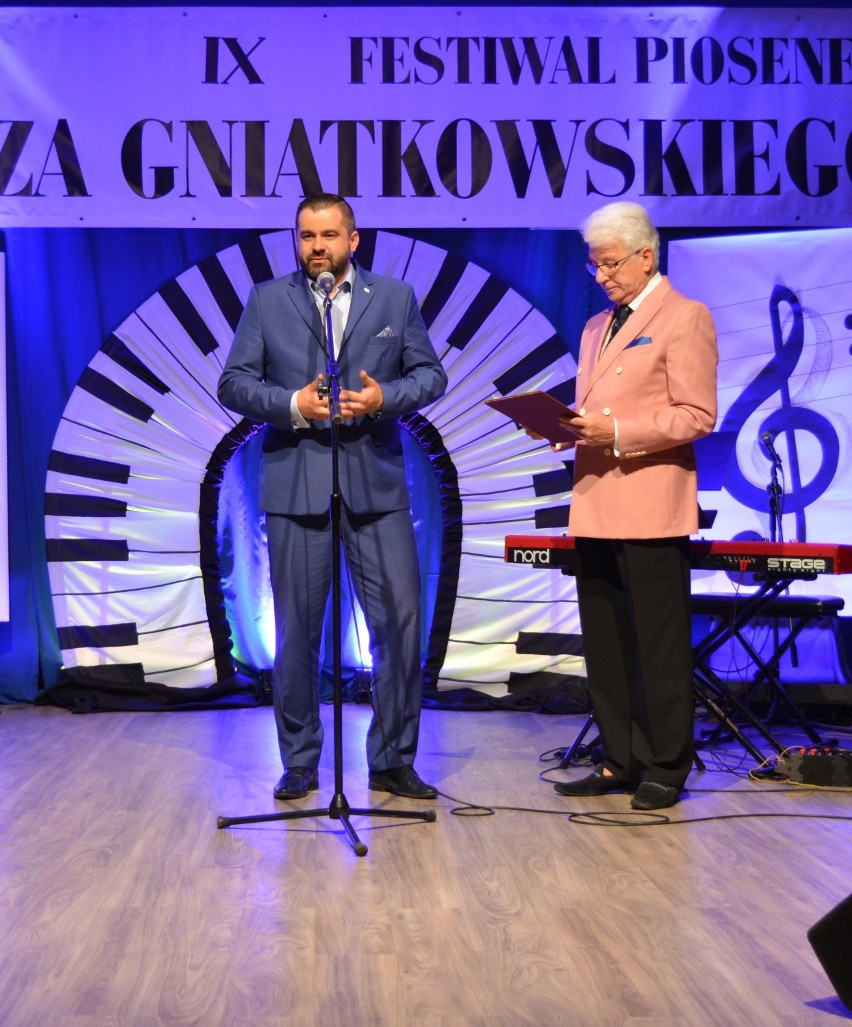 Poraj: Festiwal Piosenek Janusza Gniatkowskiego. Grand Prix dla Grzegorza Lesińskiego [ZDJĘCIA]
