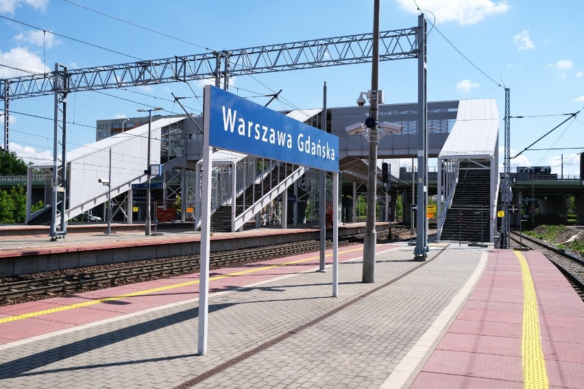 Powstają kładki na Warszawie Gdańskiej. Skrócą czas dojścia do pociągów