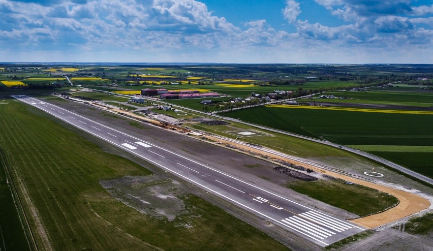 Wkrótce zakończą się prace budowlane na uczelnianym lotnisku PWSZ w Chełmie. Pas betonowy już gotowy. Zobacz zdjęcia