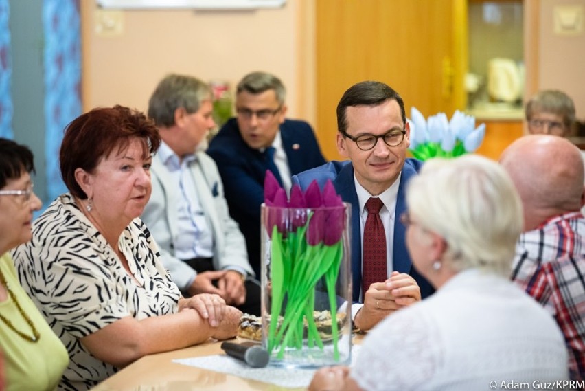 Premier Morawiecki odwiedził Dom Seniora w Rudzie Śląskiej. ZDJĘCIA