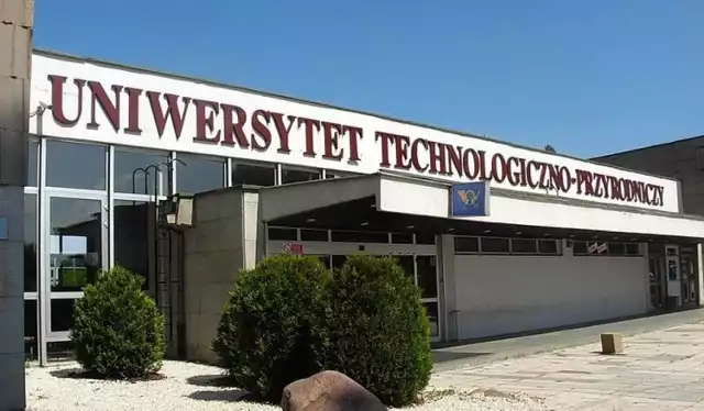 Uniwersytet Technologiczno - Przyrodniczy w Bydgoszczy przesłał  nam średnie miesięczne wynagrodzenia brutto w grupie nauczycieli akademickich.

I tak: lektorzy zarabiają 2.514 zł brutto  miesięcznie.

KUJAWSKO-POMORSKA LISTA PŁAC 2018. TAK ZARABIAJĄ PRACOWNICY UNIWERSYTETU MIKOŁAJA KOPERNIKA W TORUNIU [STAWKI]