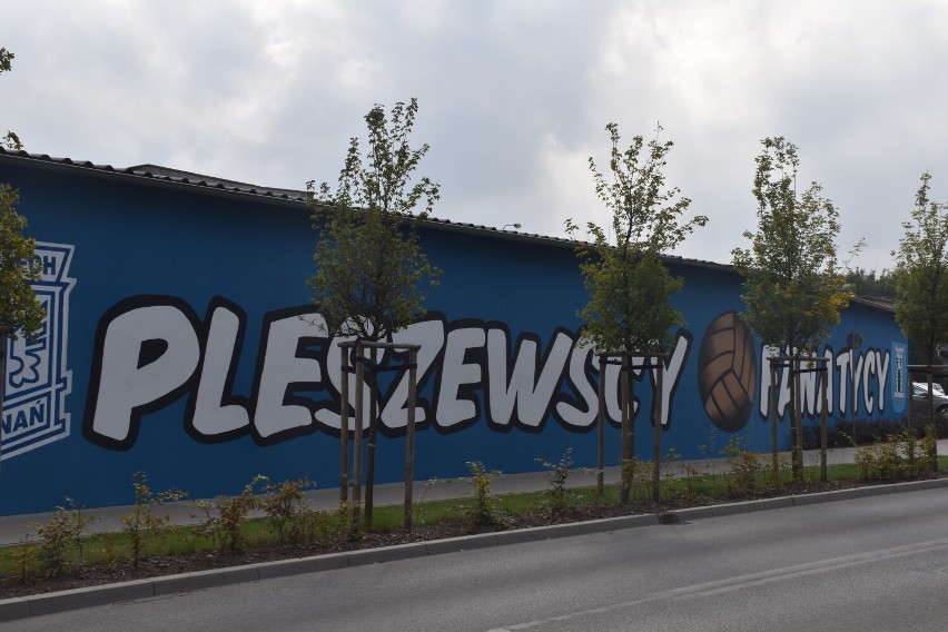 Pleszew. Zobacz nowy, mistrzowski mural Lecha Poznań....