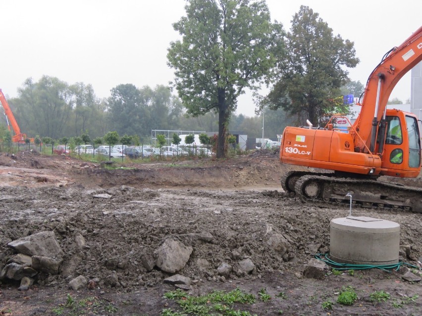 Wrzesień 2020. Plac budowy McDonald"s w Andrychowie i KFC w...