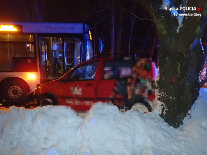 Czołowe zderzenie autobusu z samochodem w Tarnowskich Górach. Są ranni