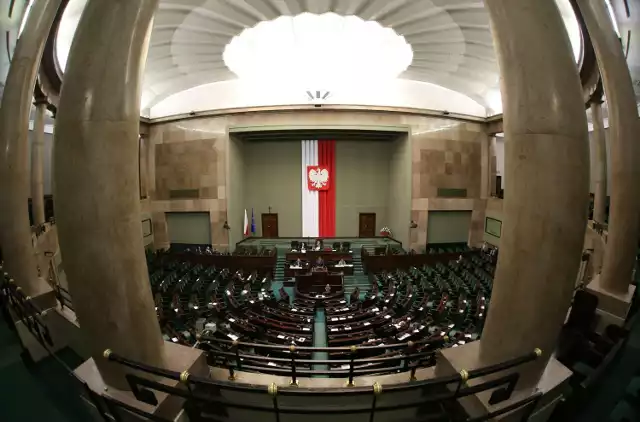 Ludzie nade wszystko pragną spokoju. Czy parlament jest właściwym miejscem, by poszukiwać tu jego zwiastunów?