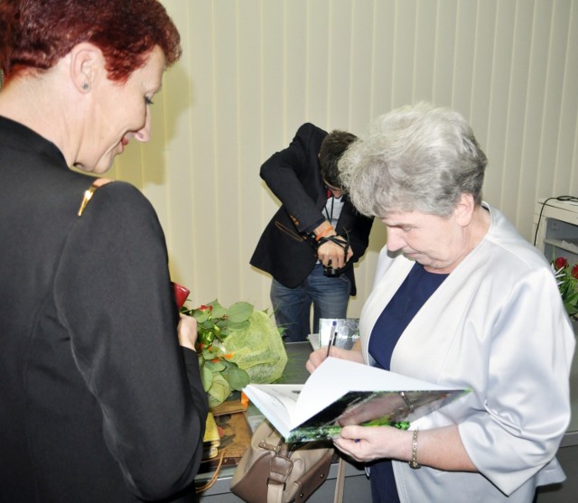 Promocja książki Zofii Białas w miejskiej bibliotece