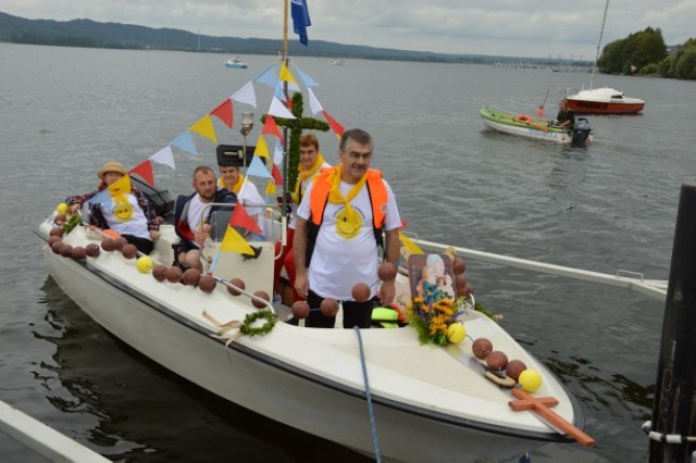 Pielgrzymka łodziowa w Nadolu