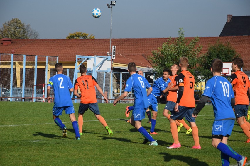 Kadry z meczu piłkarskiego juniorów starszych Pogoń...