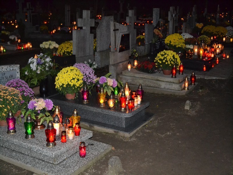 Cmentarz w Pruszczu Gdańskim we Wszystkich Świętych. Zdjęcia