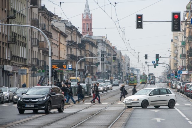 W czwartek, 8 października na ul. Głogowskiej rozpocznie się wprowadzanie rewolucyjnych zmian w organizacji ruchu, których celem jest poprawa bezpieczeństwa. 

Zobacz szczegóły zmian na Głogowskiej --->