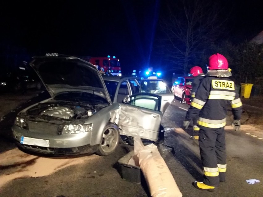 Chojnice. Wypadek w Pawłowie - zderzyły się trzy samochody, pięć osób zostało rannych