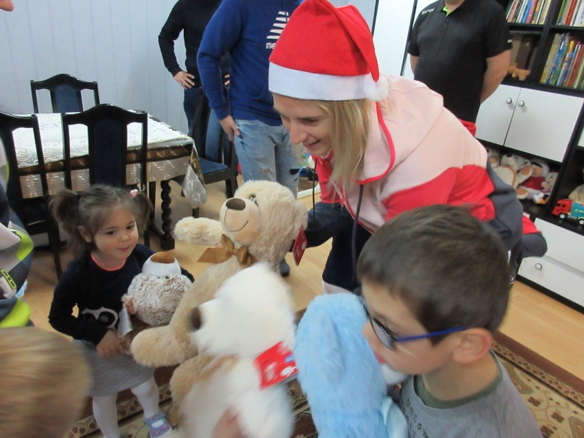 Podarowali prezenty dzieciom z Domu Dziecka w Wilkowie