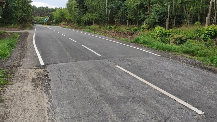 Nowa droga do Łebienia urywa się kilkaset metrów przed zabudowaniami. Mieszkańcy pytają co z resztą drogi? [WIDEO]