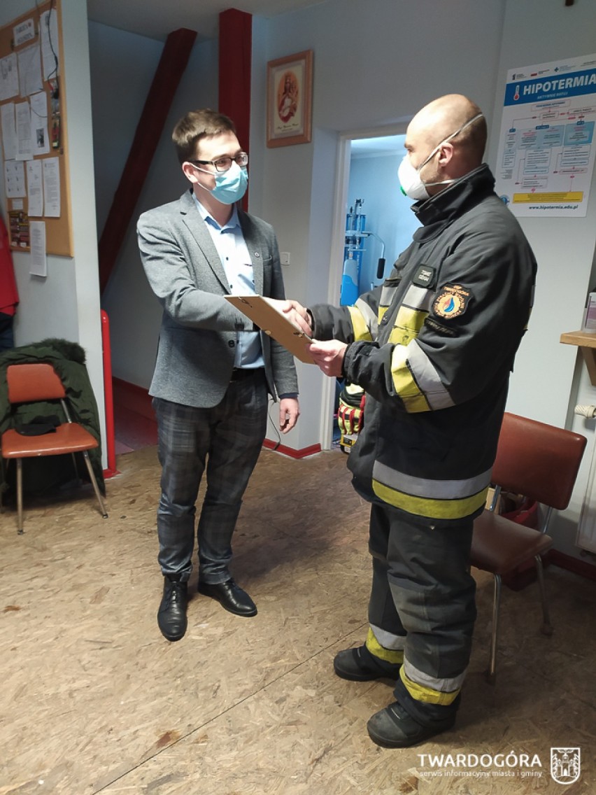 Burmistrz z wizytą u twardogórskich strażaków