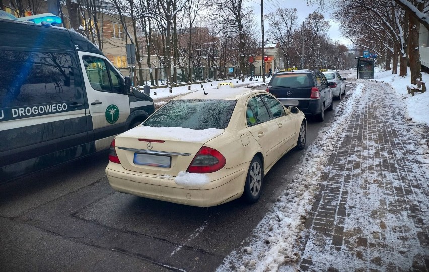  Taksówkarz z dożywotnim zakazem prowadzenia pojazdów zatrzymany w Gdyni! Sprawą zajmuje się policja