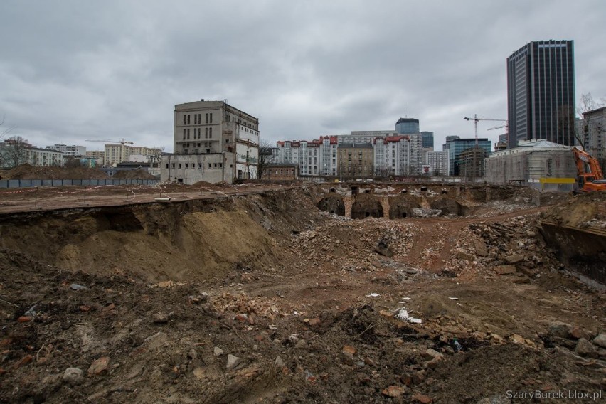 Kiedyś był tutaj Warszawski Browar. Dzisiaj to ruina...